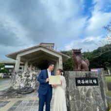 読谷村での婚姻届提出当日の記念写真｜ST WEDDING