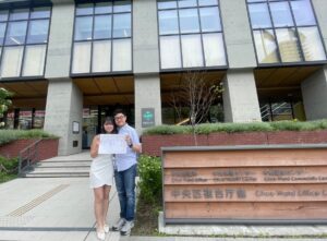 札幌での婚姻届提出当日の記念写真