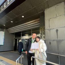 東北・仙台で入籍を果たした新郎新婦の記念スナップ