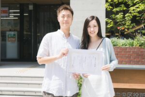北海道・札幌での婚姻届提出、思い出の一枚