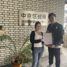 京都にて入籍を果たしたお二人の記念撮影