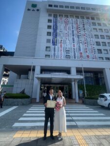 愛媛での婚姻届提出当日の記念写真｜ST WEDDING