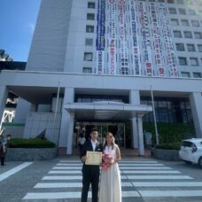愛媛での婚姻届提出当日の記念写真｜ST WEDDING