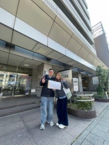 名古屋にて婚姻申請の手続きを行うお二人