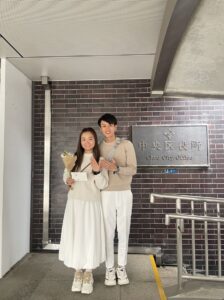 東京での婚姻届提出当日の記念写真