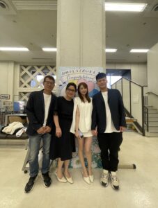 東京で婚姻届を提出した香港ご夫婦の記念撮影｜ST WEDDING