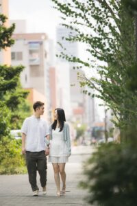札幌中央区、四季を感じる街並みでのウェディングフォト｜ST WEDDING