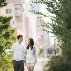 札幌中央区、四季を感じる街並みでのウェディングフォト｜ST WEDDING