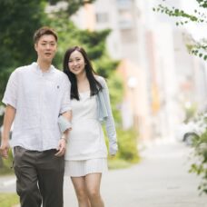札幌の緑豊かな街道で入籍を果たした幸せなお二人｜ST WEDDING