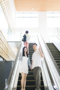 札幌での婚姻届提出当日、室内自然光による撮影｜ST WEDDING