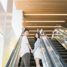 フィルムのような柔らかな質感、札幌での室内自然光ポートレート