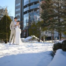 北海道・札幌の大通公園、雪景色でのウェディングフォト｜ST WEDDING