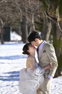 札幌・大通公園、銀世界の中でのウェディングフォト｜ST WEDDING