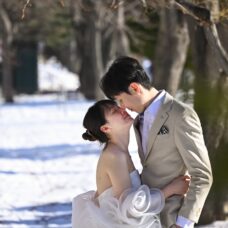 札幌・大通公園、銀世界の中でのウェディングフォト｜ST WEDDING